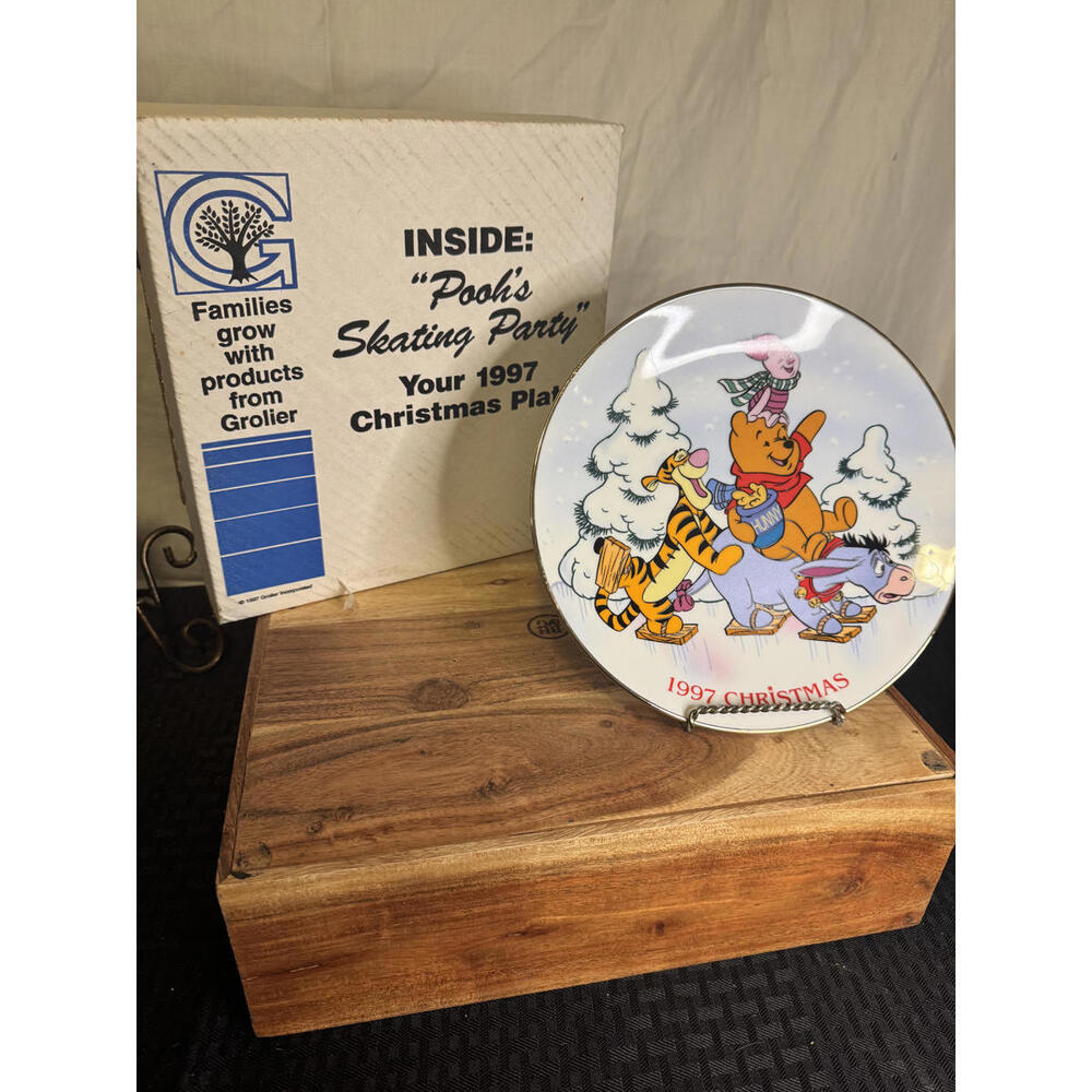 1997 Disney Pooh Skating Party Christmas Plate